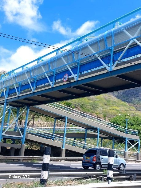 Footbridge at Soreze along Motorway M1