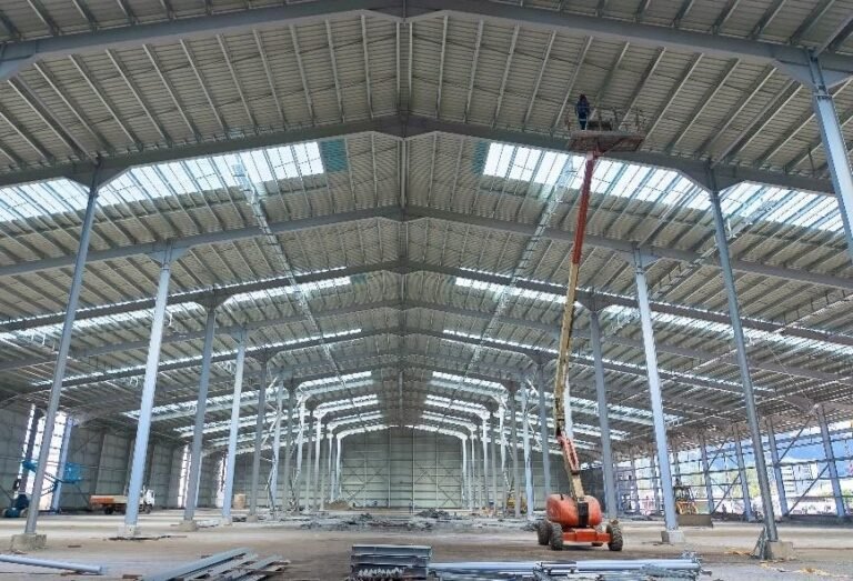 Warehouse steel structure with metal roofing